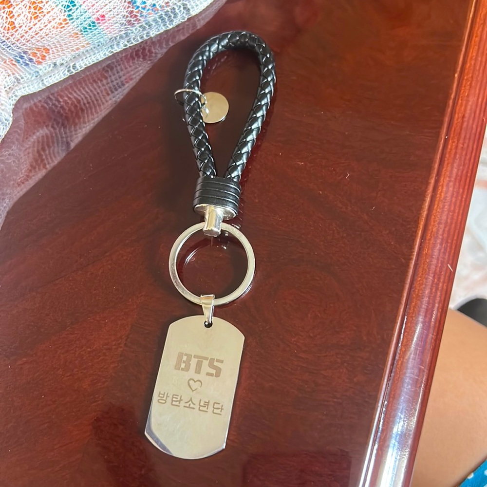 BTS Key chain Back has Members names